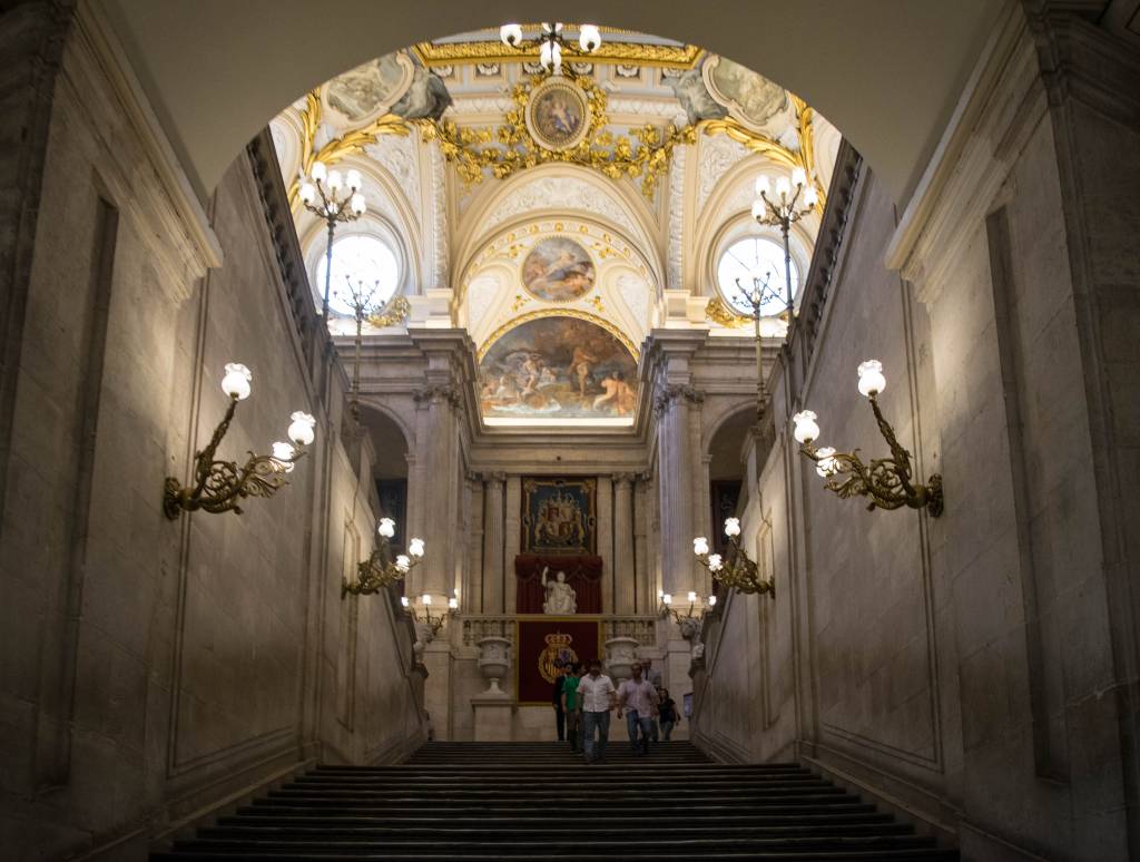 escadaria-principal-palacio-real-de-madrid