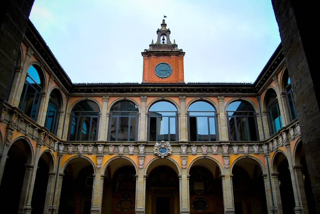 archiginnasio-universidade-bolonha-italia