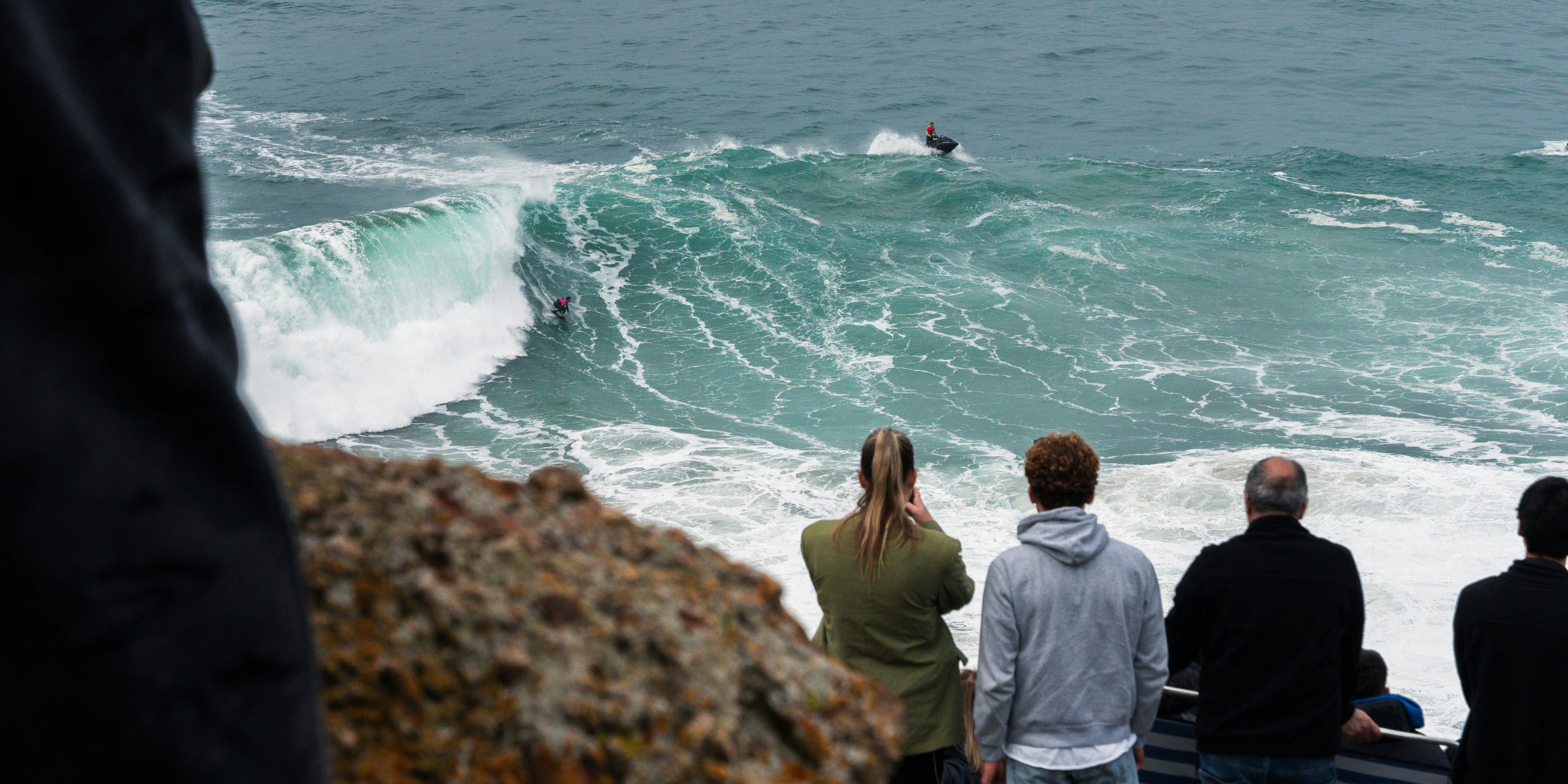 nazaré-portugal-ondas-surfe