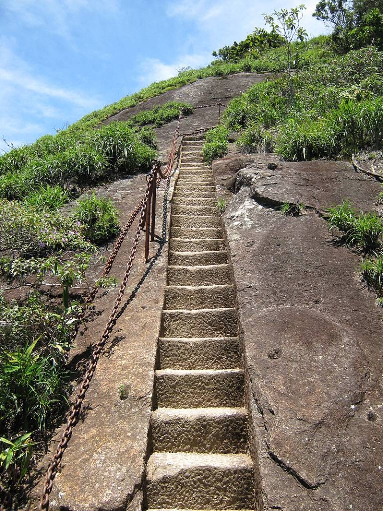 pico-da-tijuca-escadaria