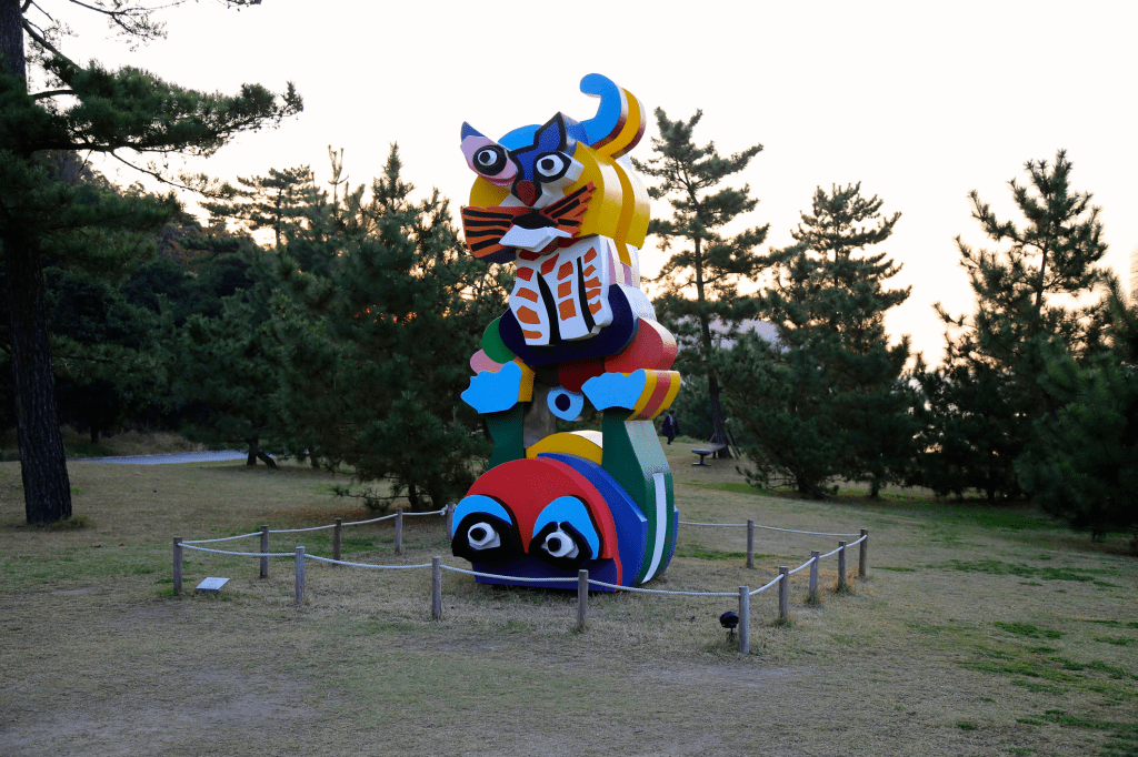 Escultura de Niki Saint Phalle, Naoshima, Japão