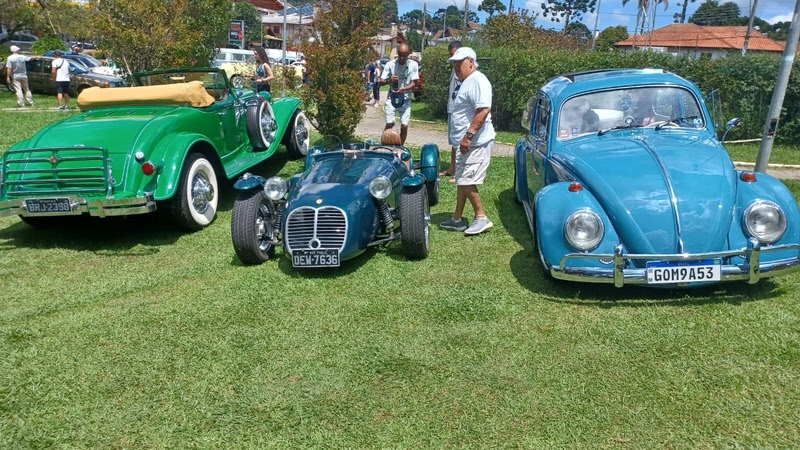 Carros da Associação de Veículos Antigos (AVA)