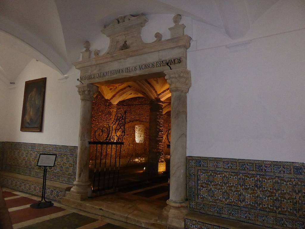 capela-dos-ossos-portugal-portal capela-dos-ossos-portugal-portal