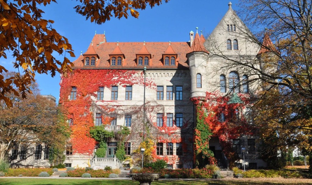 Castelo da Faber-Castell existe e pode ser visitado na Alemanha