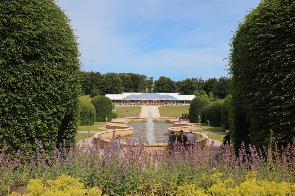 Grand Cascade no Alnwick Garden O Grand Cascade dentro de Alnwick Garden