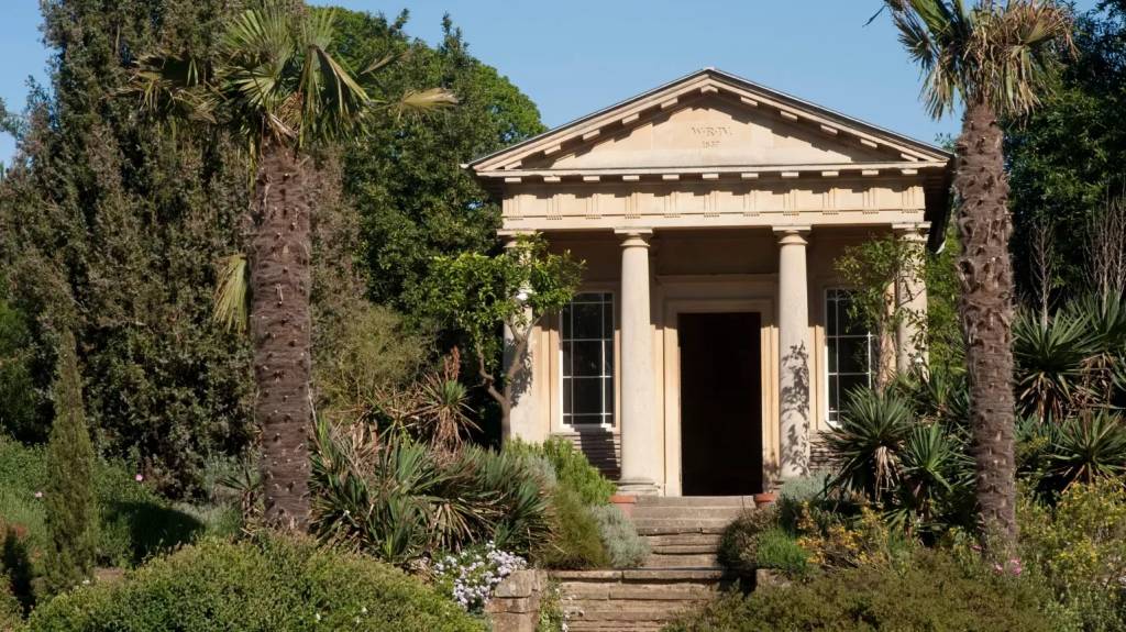 Mediterranean Garden King William’s Temple_gallery.jpg Templo do Rei Williams, nos jardins mediterrâneos do Royal Botanic Gardens em Londres