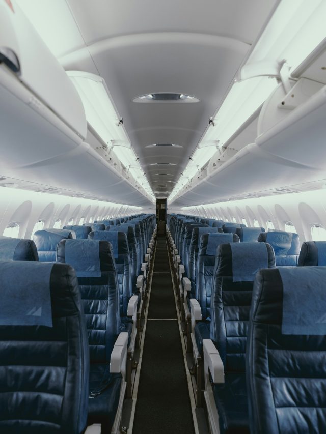 Capa de: Os assentos reclináveis em aviões vão acabar?