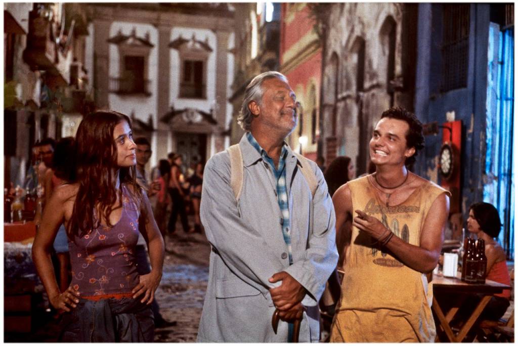 Cacá Diegues, Deus é Brasileiro, 2003 (Still do vídeo) O filme Deus é Brasileiro reflete com humor sobre fé e identidade nacional, e integra a sessão especial dedicada ao cineasta Cacá Diegues
