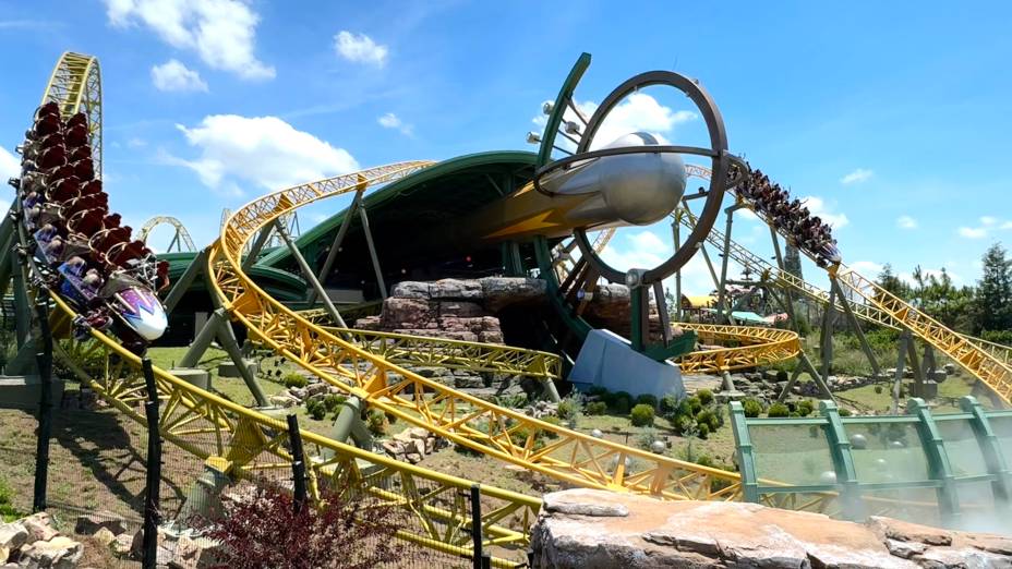 Stardust Racers: dois carrinhos simultâneos e aquele frio na barriga Stardust Racers: dois carrinhos simultâneos e aquele frio na barriga