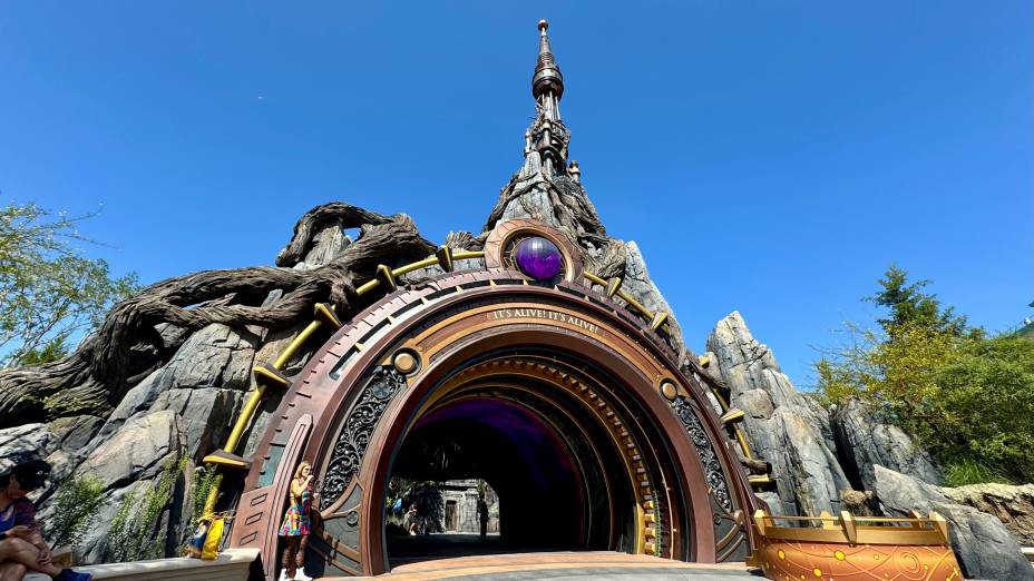 Dark Universe é conectado ao Celestial Park por um imponente portal Dark Universe é conectado ao Celestial Park por um imponente portal