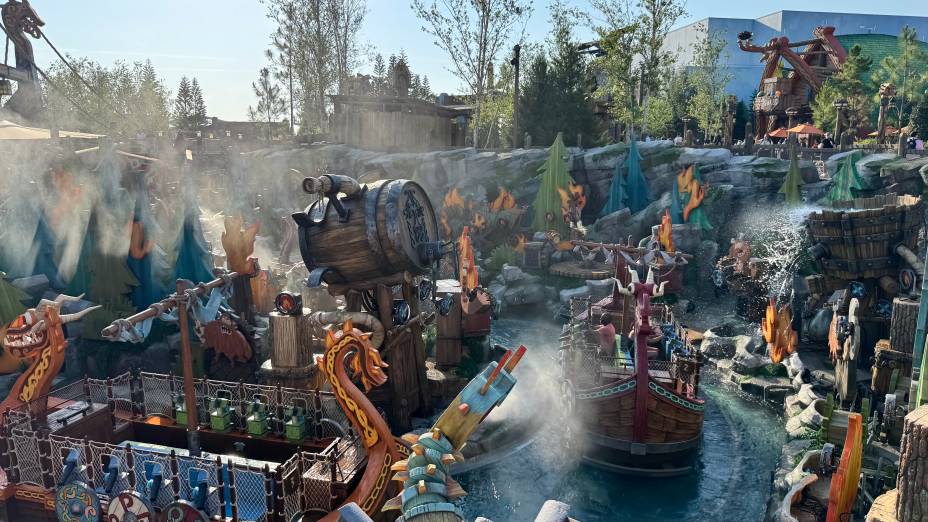 Atração Fyre Drill é sucesso garantido entre a criançada Atração Fyre Drill é sucesso garantido entre a criançada