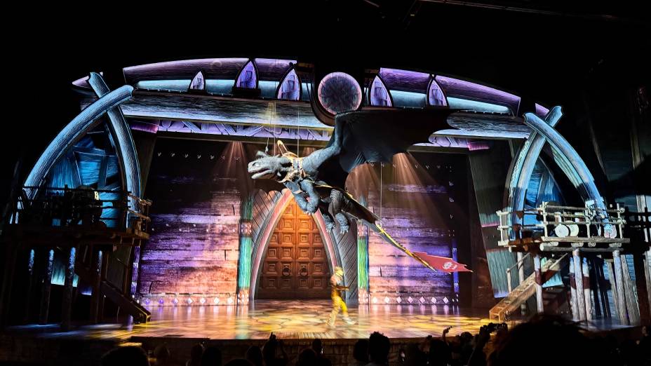 O show The Untrainable Dragon tem até cena com o Banguela voando O show The Untrainable Dragon tem até cena com o Banguela voando