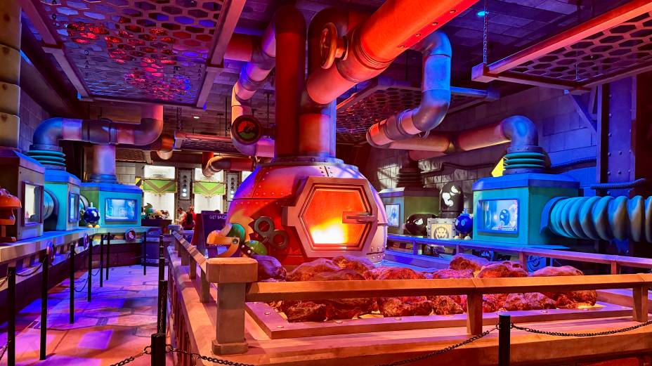 <span style="font-weight: 400">No 'Mario Kart: Bowser's Challenge' participantes usam óculos de realidade aumentada e embarcam em uma corrida Golden Cup</span> <span style="font-weight: 400">No 'Mario Kart: Bowser's Challenge' participantes usam óculos de realidade aumentada e embarcam em uma corrida Golden Cup</span>