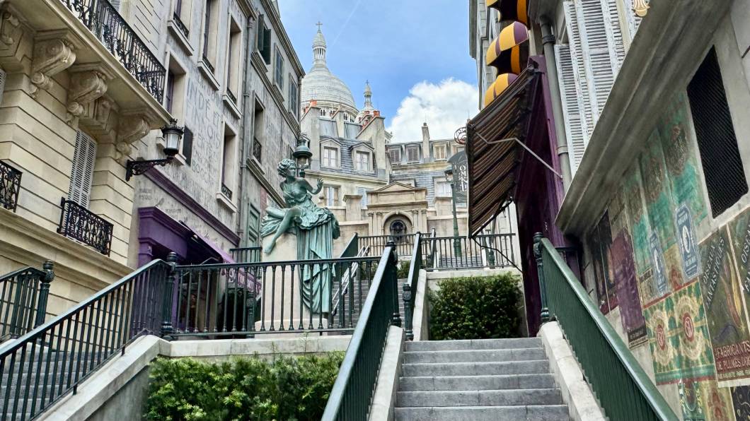 Até a Basílica de Sacré Coeur está representada Até a Basílica de Sacré Coeur está representada