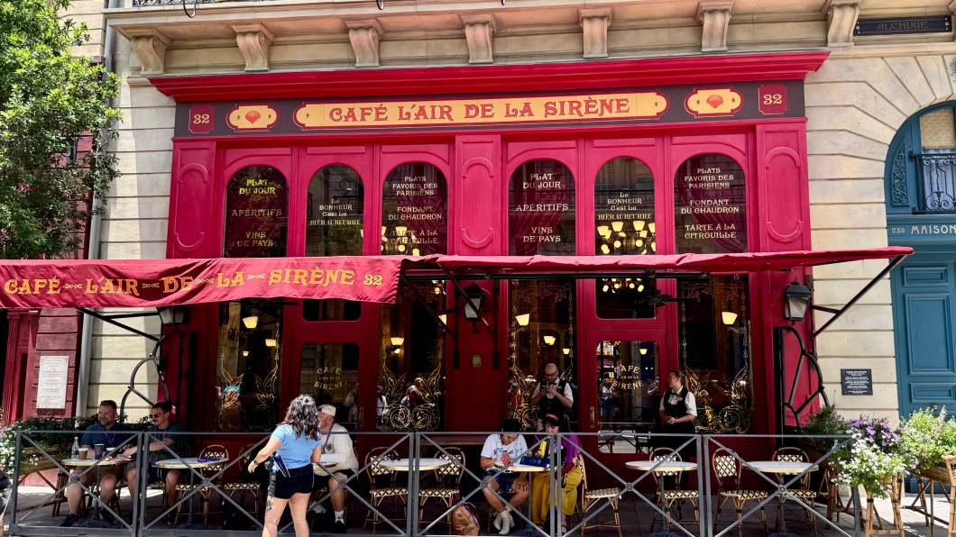 O Café L’air De La Sirène se propõe a ser um café bruxo francês O Café L’air De La Sirène se propõe a ser um café bruxo francês