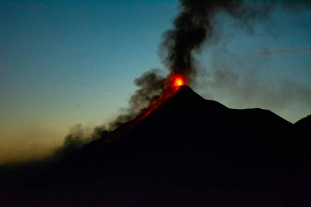 volcan-de-fuego volcan-de-fuego