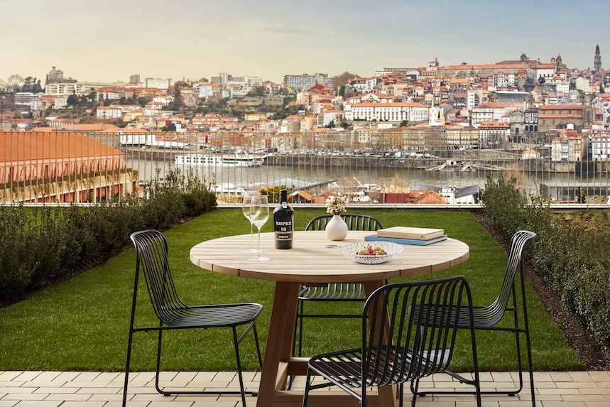 Novo cinco-estrelas em Vila Nova de Gaia valoriza o legado da casa Kopke com experiências ligadas ao vinho e à cultura portuguesa.