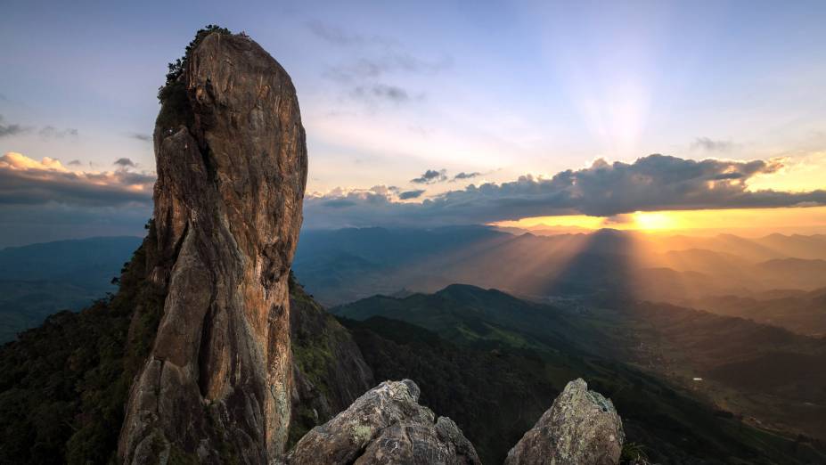 Pôr-do-Sol visto da Pedra do Baú em São Bento de Sapucaí, São Paulo