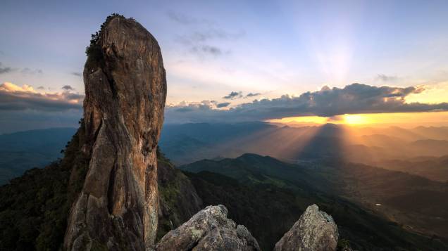 Pôr-do-Sol visto da Pedra do Baú em São Bento de Sapucaí, São Paulo Pôr-do-Sol visto da Pedra do Baú em São Bento de Sapucaí, São Paulo