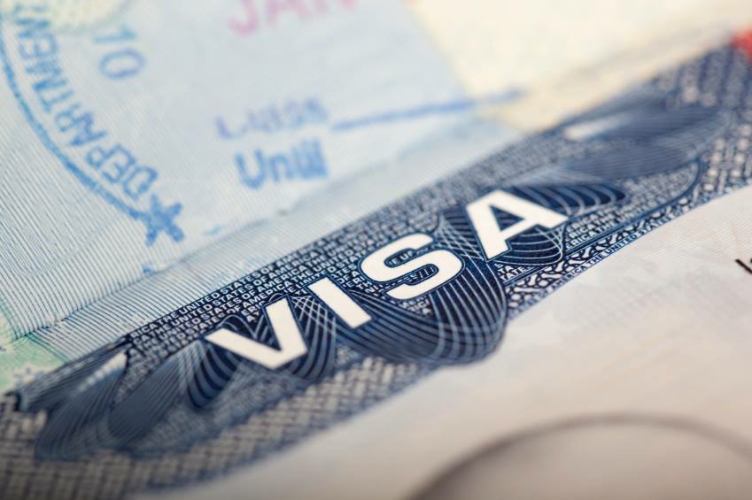 Valor do visto americano para turistas terá aumento de mais de 130%