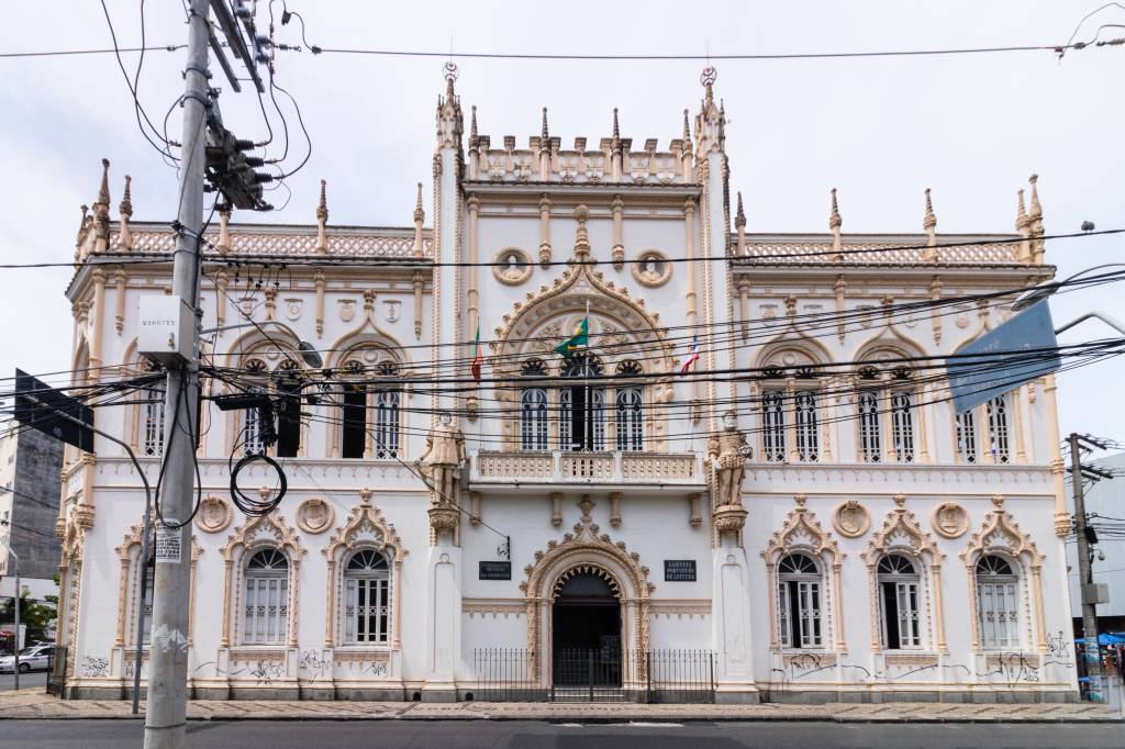 Gabinete Português de Leitura de Salvador A biblioteca apresenta uma construção tipicamente portuguesa, com detalhes delicados