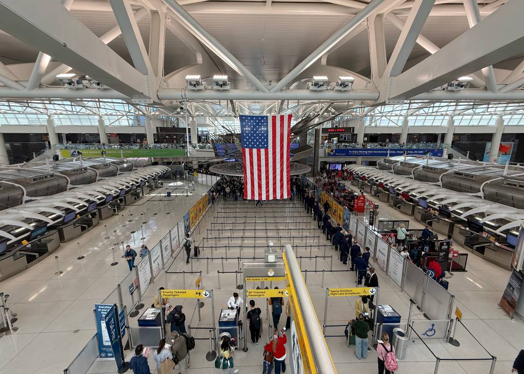JFK terminal Entre obras e mudanças de embarque, chegar ao JFK exige mais planejamento do que nunca