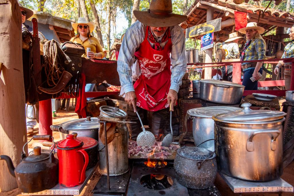 MON_6090 Arroz carreteiro, feijão gordo e paçoca de carne são preparados com técnicas passadas de geração em geração