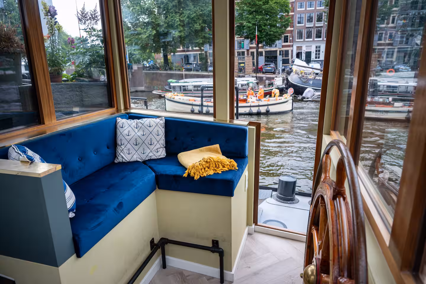 77f9d3a2-08b6-4300-a843-6516e410e659 airbnb amsterdã