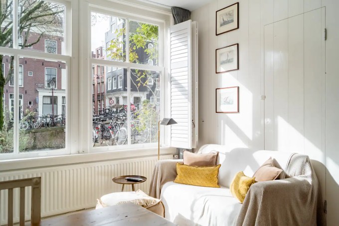 e3b4ccd1-07d2-4753-9935-f76993bc79c9