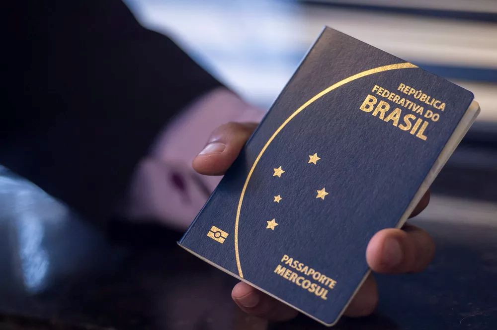 Passaporte brasileiro sobe no ranking global e vira o 2º mais forte da América Latina