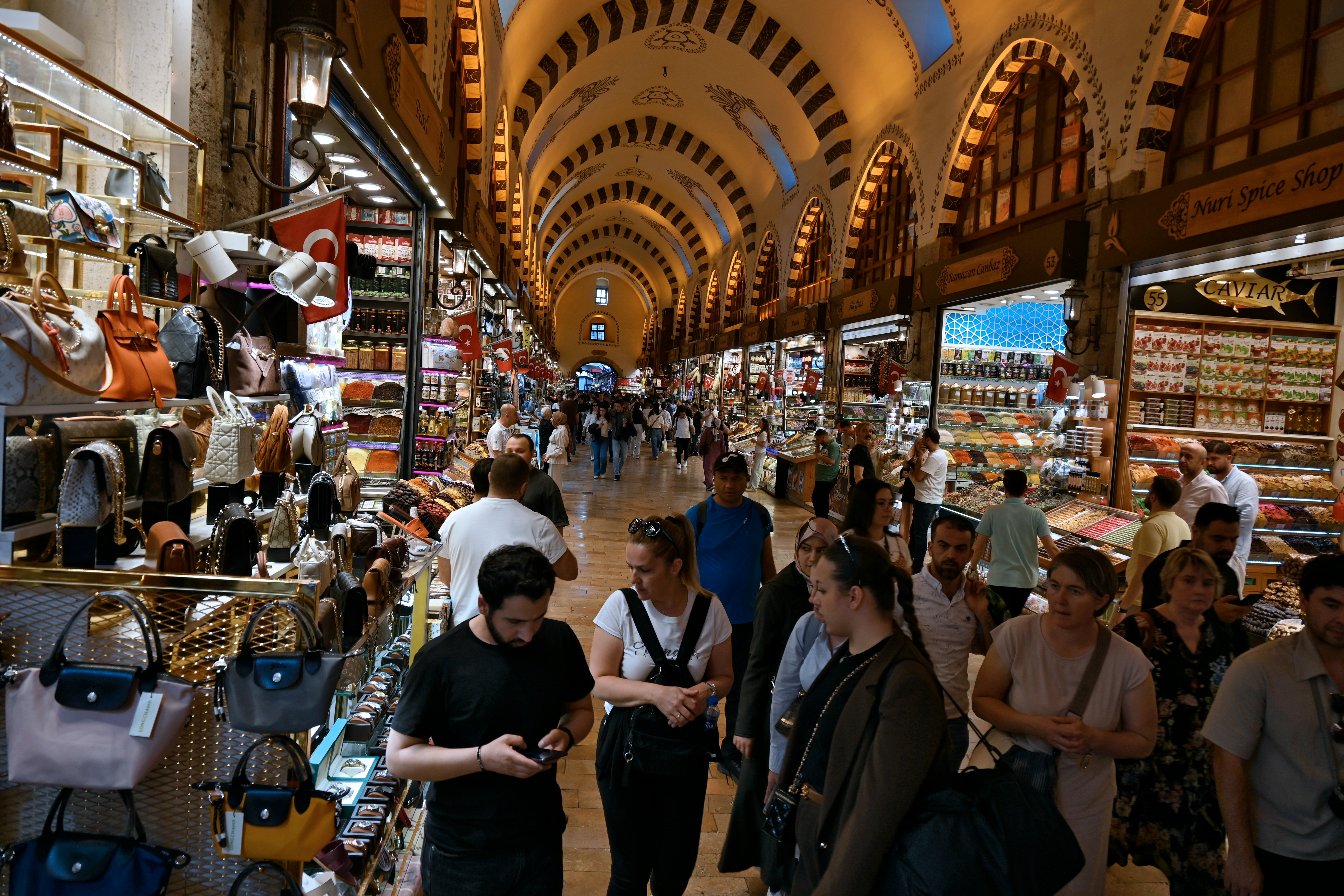 Conheça o Spice Bazaar, o famoso Bazar de Especiarias de Istambul
